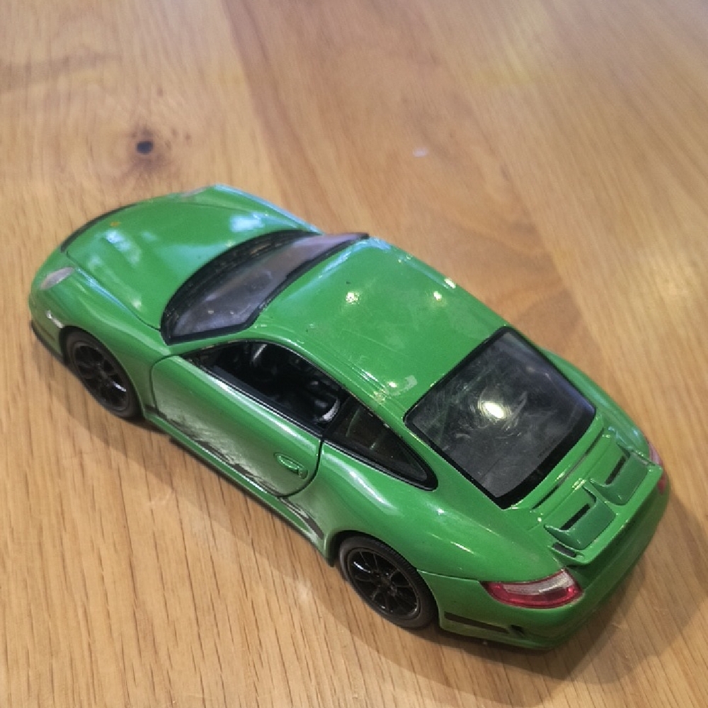 Porsche 911 GT3 RS Model Car By WELLY Scale 1/24